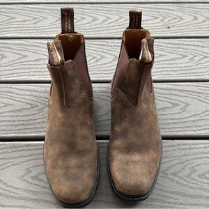 Blundstone Brown Chelsea Boots with Elastic Panels